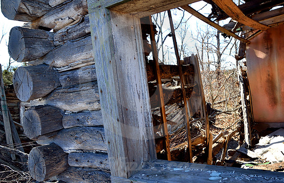 JOHN'S MODERN CABINS #38 (Rt 66 nr Arlington MO)
