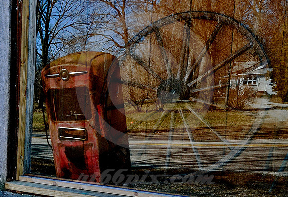 ROAD RELICS (Rt 66 Funks Grove IL)