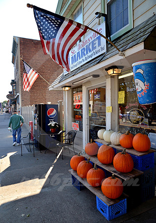MARKET SCENE (Erie Canal St Johnsville NY)