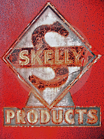 SKELLY DECAL ON PUMP SIDE (Rt 66 Rolla MO)