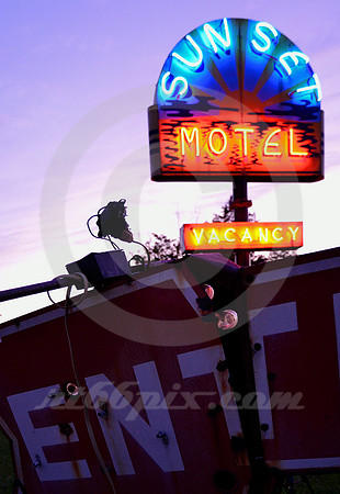 SUNSET MOTEL & ENTRANCE SIGNS (Rt 66 Villa Ridge MO)