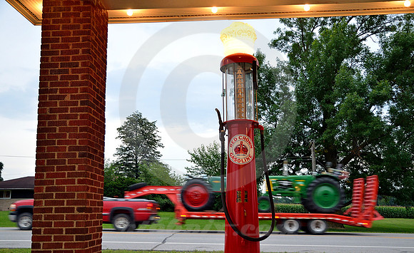 RED CROWN GAS & JOHN DEERE GREEN (Lincoln Highway Colo IA)