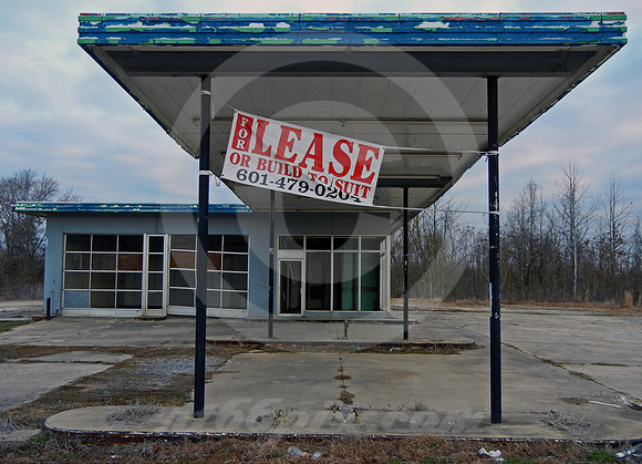 ABANDONED TEXACO STATION (nr Tuskegee AL)