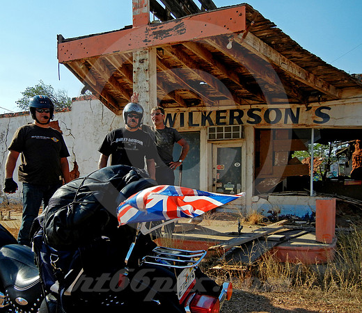WILKERSON'S & 3 BRITISH BIKERS (Rt 66 Newkirk NM)