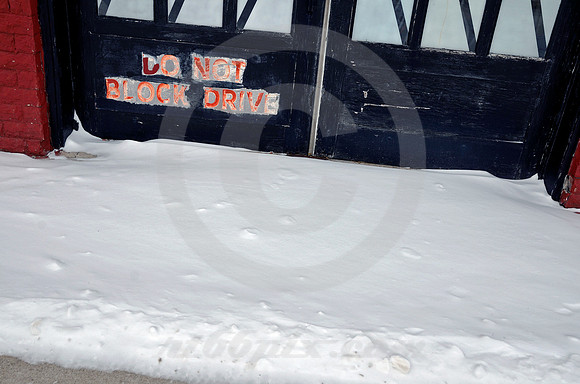 DO NOT BLOCK DRIVE (National Road Marshall IL)