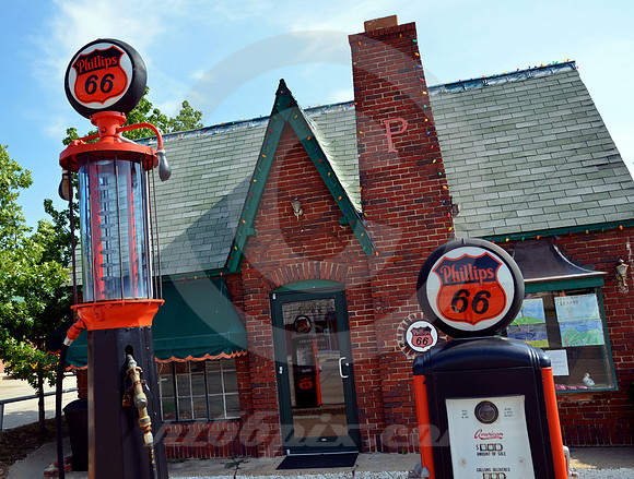 TWO PUMPS AND COTTAGE (Atoka OK)
