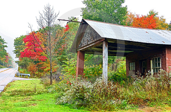 AUTUMN OF FULL SERVICE (National Road nr Grantsville MD)