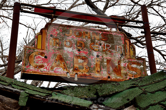 JOHN'S MODERN CABINS #1 (Rt 66 nr Arlington MO)