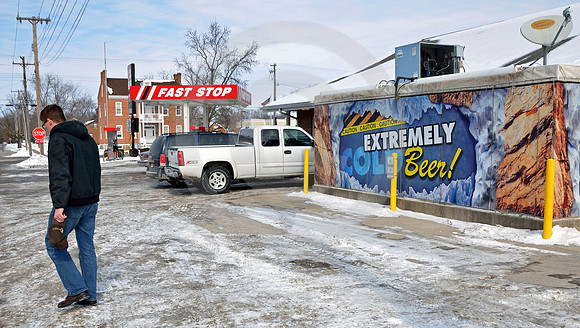 EXTREMELY COLD BEER! (National Road Teutopolis IL)