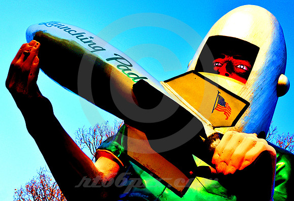 MUFFLER MAN TERRORIZES RT 66! (COLORIZED) (Rt 66 Wilmington IL)