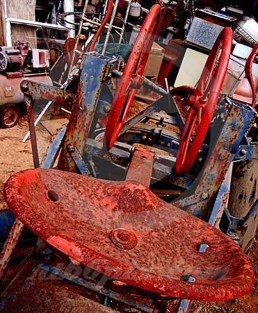 RUSTY SEAT ON ROAD GRADER (Lufkin TX)