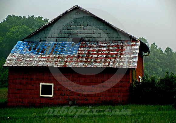 PAINTED FLAG ON BARN ROOF IN RAIN (National Road IL)