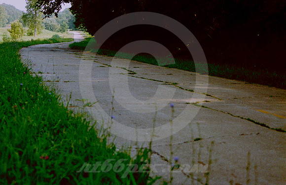 CURVE IN ORIGINAL PAVEMENT (Rt 66 IL)
