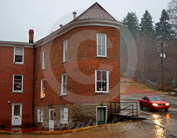 FLATIRON BUILDING & CAR (National Road Brownsville PA)