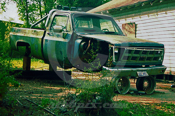 GMC TRUCK UP ON WHEELS (Timpson TX)