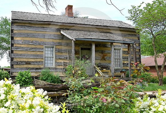 LOG HOUSE #3 (Lexington MO)