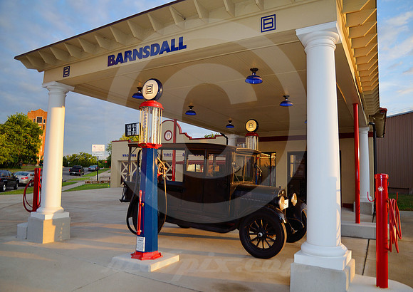 BARNSDALL & BUICK AT SUNSET (Rt 66 Sapulpa OK)