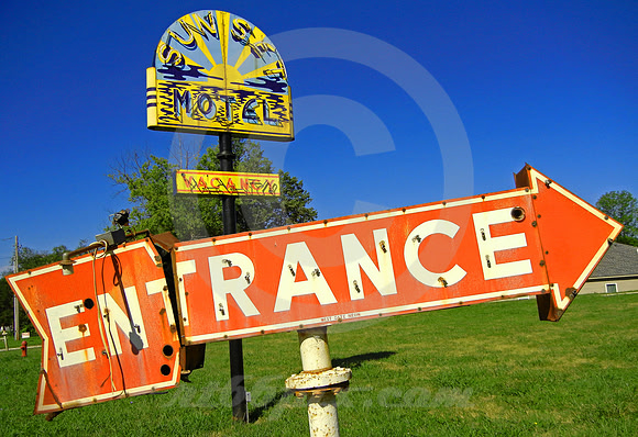 SUNSET MOTEL, ENTRANCE NEON SIGNS (Rt 66 Villa Ridge MO)