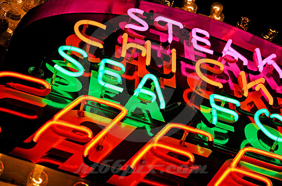 LUNA CAFE NEON DETAIL #2 (Rt 66 Mitchell IL)