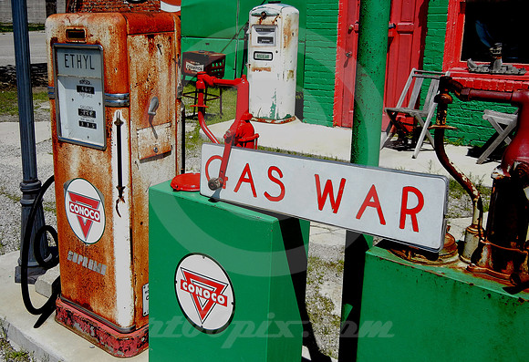 GAS WAR (Rt 66 Commerce OK)