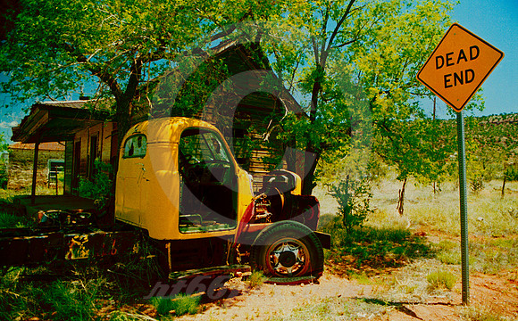 MACK TRUCK, DEAD END (Rt 66 Cuervo NM)