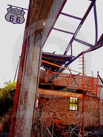 ROOFLESS BUILDING AND ROUTE 66 SIGN (Rt 66 Heatonville MO)