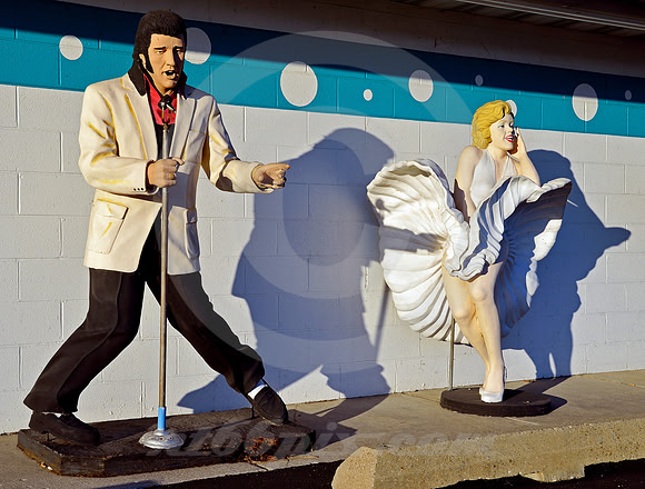 ELVIS, MARILYN & SHADOWS (Rt 66 Braidwood IL)