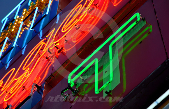 MUNGER MOSS NEON DETAIL #2 (Rt 66 Lebanon MO)