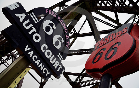66 AUTO COURT, PHILLIPS 66 (Rt 66 Chain of Rocks Bridge IL/MO)