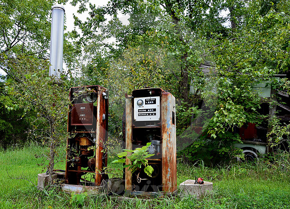 TWO OLD PUMPS & LIGHT (Rt 66 nr Cuba MO)