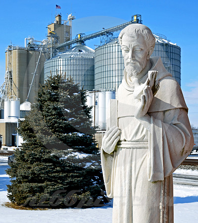 STATUE & BINS (National Road Teutopolis IL)
