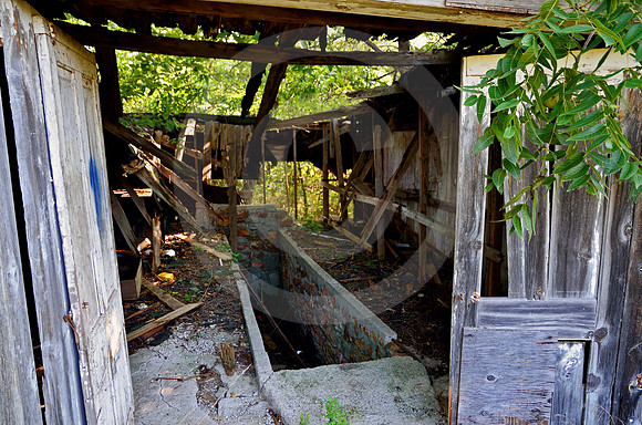 THE GREASE PIT (Rt 66 nr Phelps MO)