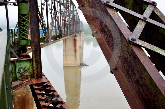 THE BEND, DETAIL (Rt 66 Chain of Rocks Bridge IL/MO)