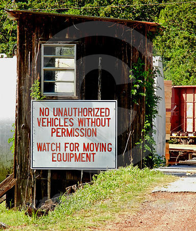 NO UNAUTHORIZED VEHICLES WITHOUT PERMISSION (Garrison TX)