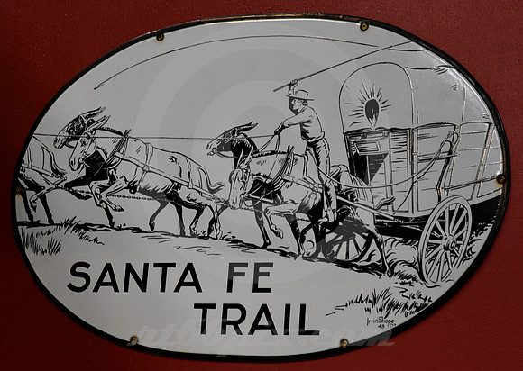 ROUND TRAIL MARKER (Lakin KS)