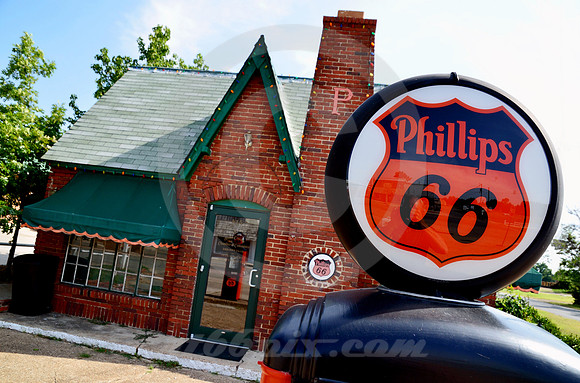 PHILLIPS 66 COTTAGE (Atoka OK)