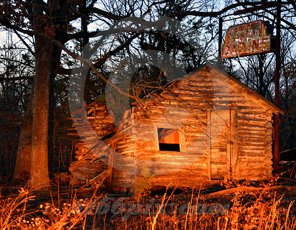 JOHN'S MODERN CABINS #4 (Rt 66 Arlington MO)
