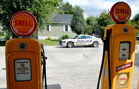 SOULSBY'S SHELL & POLICE CAR (Rt 66 Mt Olive IL)