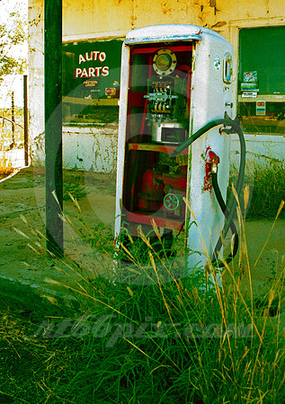 AUTO PARTS, PUMP (Rt 66 San Jon NM)