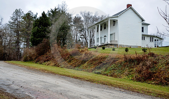 FORMER TAVERN (National Road nr Old Washington OH)