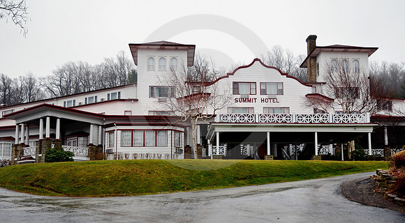 SUMMIT HOTEL (National Road Farmington PA)