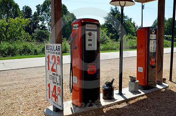 DEPRESSION-ERA DISCOUNT (Rt 66 Spencer MO)